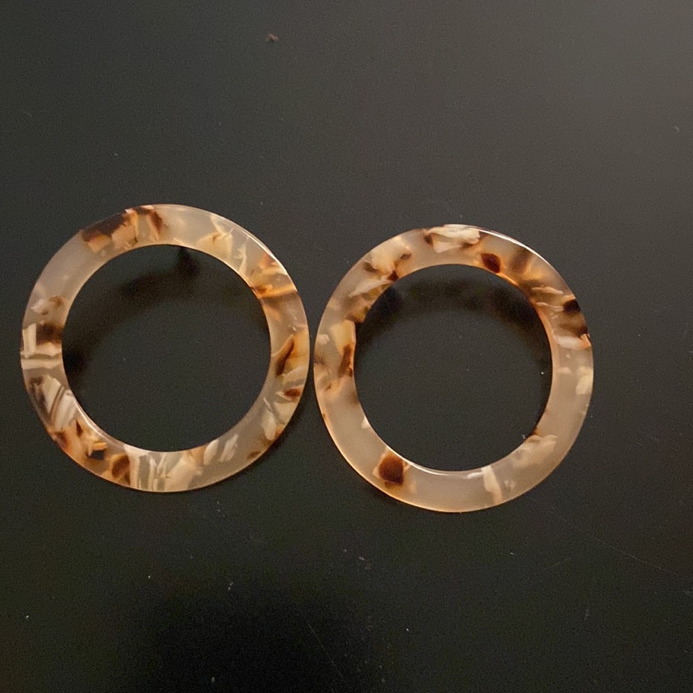 Front facing medium hoop